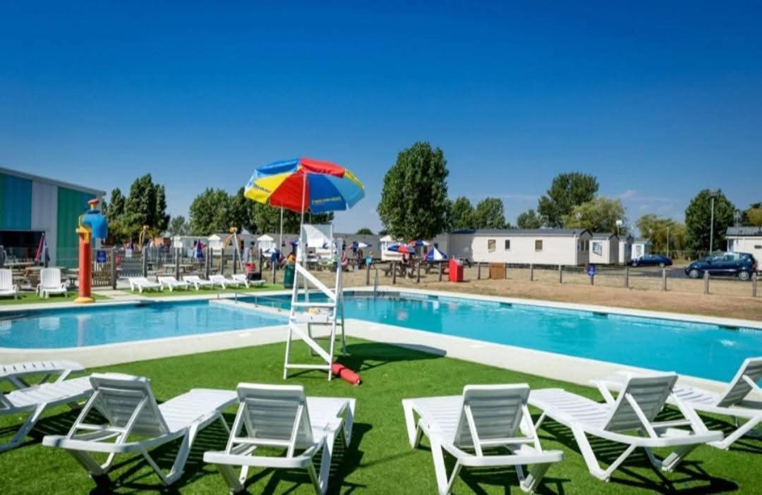 Privately Owned Stunning Caravan Seawick Holiday Park St Osyth Jaywick Sands Exterior foto